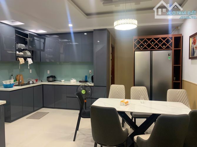Bán nhà 3 tầng mới đẹp mặt tiền đường Trịnh Lỗi Khu Nam Việt Á Giá 10,7 tỷ Vào Ở Ngay