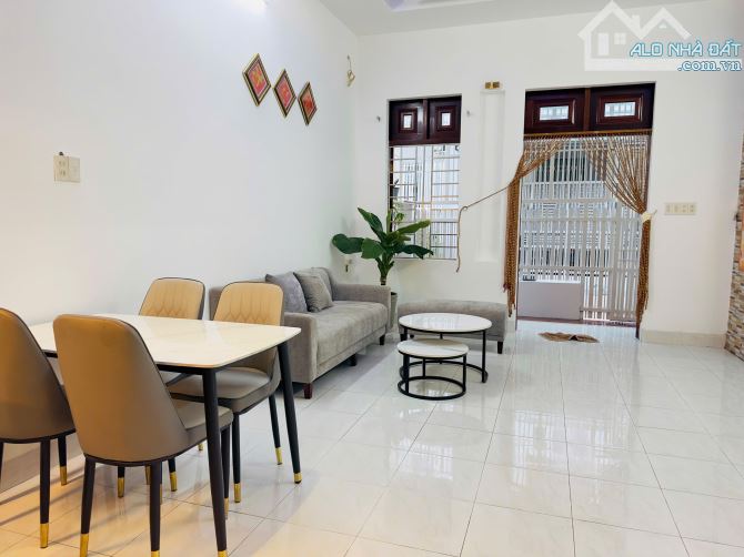 Căn  nhà mặt tiền Nguyễn Thị Minh Khai P Nam Nha Trang