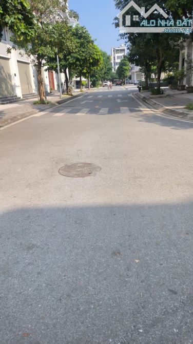 Bán Lô góc Liền kề 319 trung tâm của xã Đông Anh giáp Vin cổ loa diện tích 96 m 3 mặt ô tô