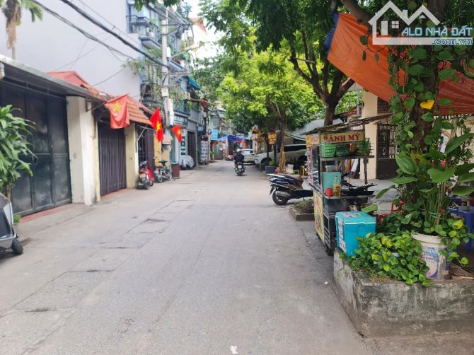 "Bà chị gái nhờ bán gấp căn nhà Thanh Đàm" 🏡  Bà chị gái thân thiết của em vừa gọi nhờ: "