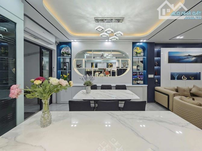 OTO tránh, lô góc, nhà đẹp đường Cổ Linh, Long Biên 48m2 x 5T Nhỉnh 10Tỷ còn thương lượng