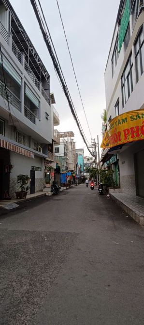 CHỦ GẤP BÁN GIẢM NHANH GIÁ CHÀO MỚI 4.8 TỶ  Mô tả:  BÁN ĐẤT TẶNG NHÀ – HẺM 8M THÔNG – Q.11