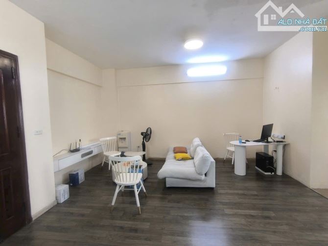BÁN CHUNG CƯ THẠCH BÀN LONG BIÊN 70m, 2 PN, 2 WC NHỈNH 3 TỶ THOÁNG SÁNG GẦN AEON LONG BIÊN