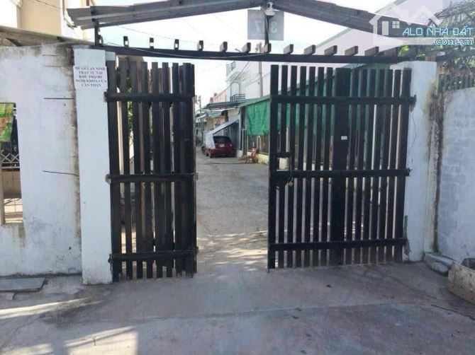 Bán dãy trọ 22 phòng đường số 4 kdc Hồng Phát tdt 694m2 đang thu nhập ổn định giá tốt