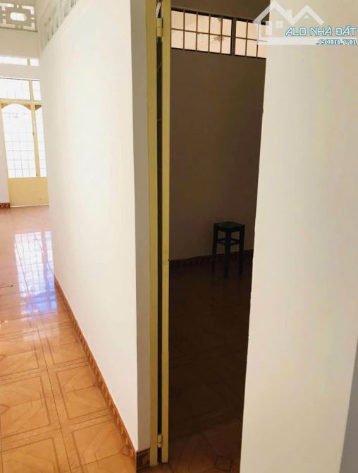 NHÀ CẤP 4 KHU PHỐ CỔ QUANG TRUNG - CÁCH CHỢ BMT CHỈ 500M - HẺM ÔTÔ THÔNG TỨ HƯỚNG