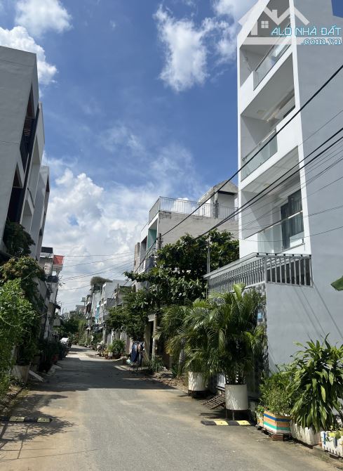 CHỦ GỬI BÁN NHÀ 3 TẦNG BTCT HẺM XE HƠI ĐƯỜNG VÕ VĂN HÁT Q9 4,8Tỷ Nhà 3 tầng BTCT