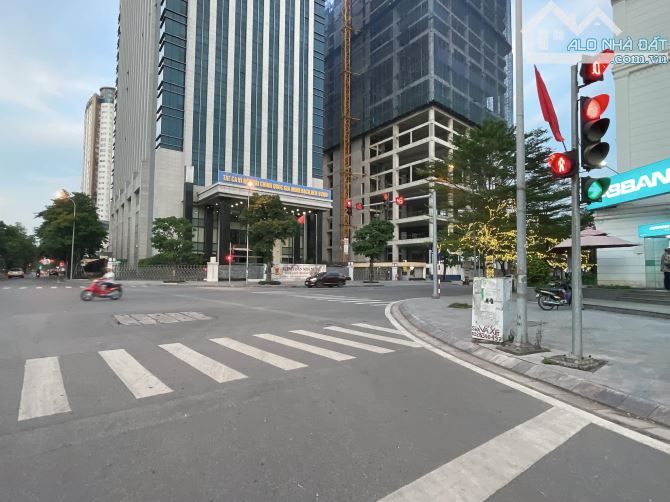 Bán nhà khu phân lô 108m2 6t MT4.9, phố Dương Đình Nghệ, ở hoặc làm văn phòng, 31.3 tỷ