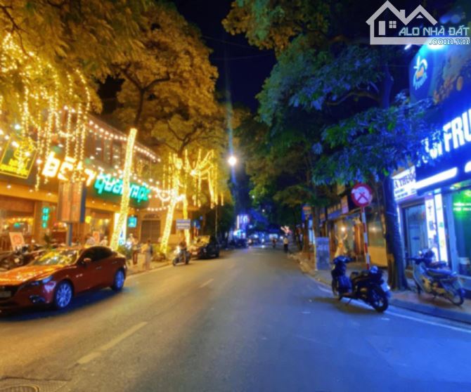 Tòa nhà Nguyên Hồng, Đống Đa, 65m2*10 Tầng, Mặt Tiền 5.3m, ôtô tránh, thông sàn thang máy
