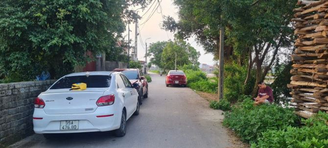 CẦN BÁN LÔ ĐẤT TRỤC CHÍNH PHÙ LÃNG QUẾ VÕ BN