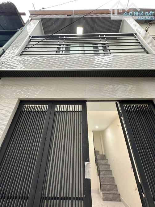 Nhà mới 1 lầu Tùng Thiện Vương P12Q8 (sổ hoàn công lộ giới ít)