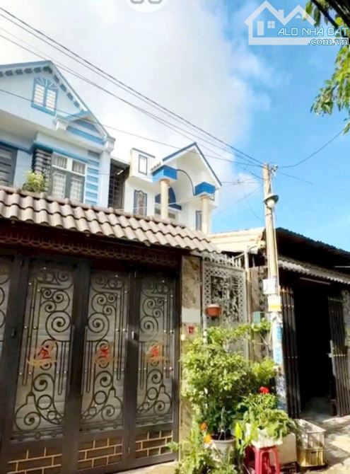 Bán nhà Thới tam thôn Hóc Môn DT: 5m x 20m . Shr. Giá : 4ty050