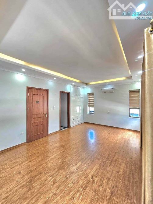 BÁN NHÀ SÀI ĐỒNG,LÔ GÓC ,KINH DOANH,Ô TÔ TRÁNH,50M2,GIÁ 12 TỶ