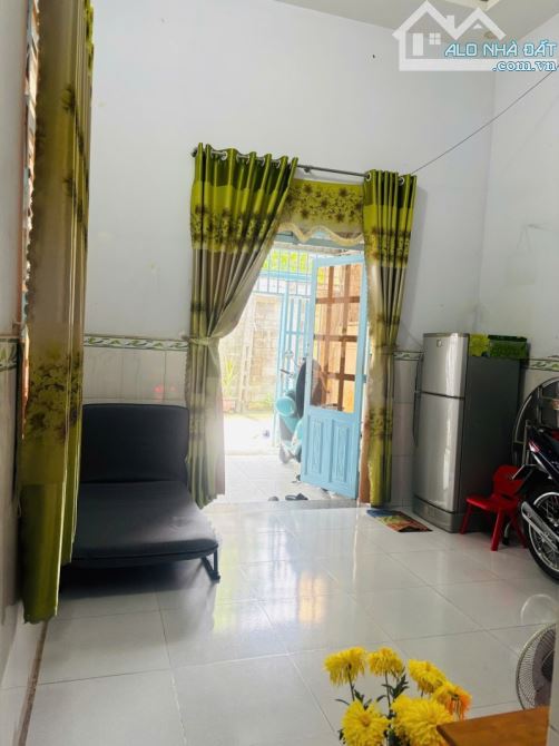 Bán nhà 99m2 Dĩ An,SHR đường xe hơi,gần chợ đêm Biconsi,giá rẻ