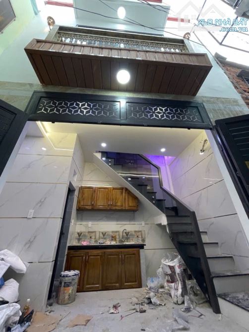 CÁCH HẺM XE HƠI 10M, SHR HOÀN CÔNG - 20M2 - 3 TẦNG - TÂN BÌNH - LẠC LONG QUÂN - 2.6 TỈ