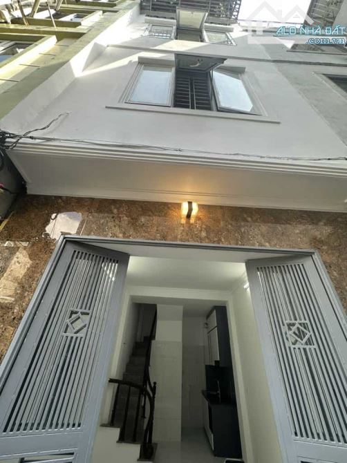 Bán nhà Lĩnh Nam 4 tầng,sổ đỏ ,giá 3.8 tỷ