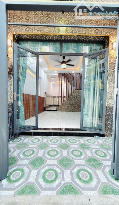 Nhà mới đẹp Cao Xuân Dục, P.12, Q.8, DT: 3.6 X 11m, hai lầu, giá 4 tỷ 98.