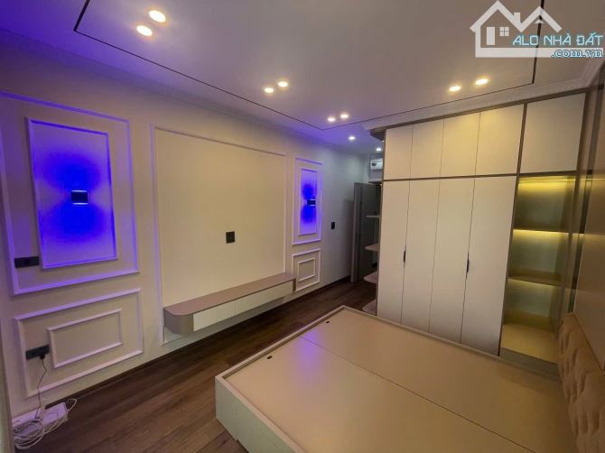 bán nhà khu tập thể Tăng thiết giáp, ô tô tránh nhau, 2 mặt thoáng, 50m2