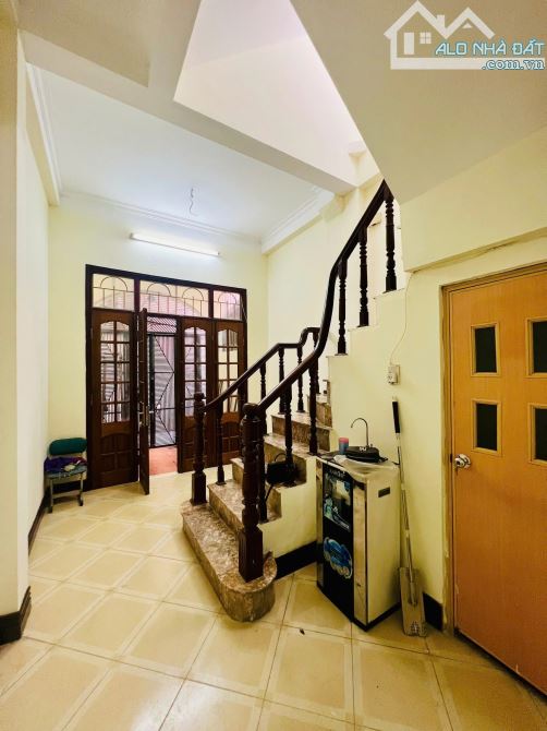 BÁN GẤP NHÀ VŨ HỮU THANH XUÂN 38m2, 4 TẦNG MẶT TIỀN 3,3m GIÁ  8.2 TỶ