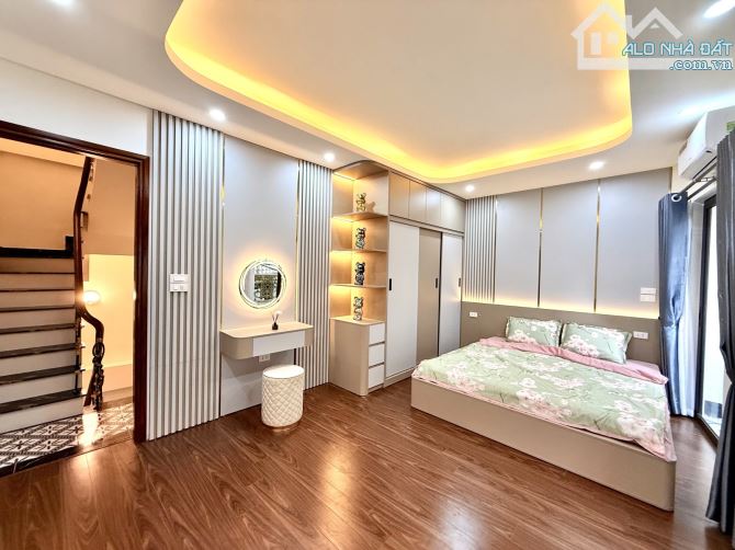 Bán nhà Thịnh Quang 40m2 mặt tiền rộng nội thất xịn 7 tầng thang máy 14.8 tỷ