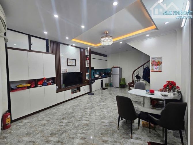 Bán Nhà Bồ đề Long Biên, 35m2, 6 tầng, mặt tiền 6m, vị trí đẹp,gần phố, giá 6.6 tỷ