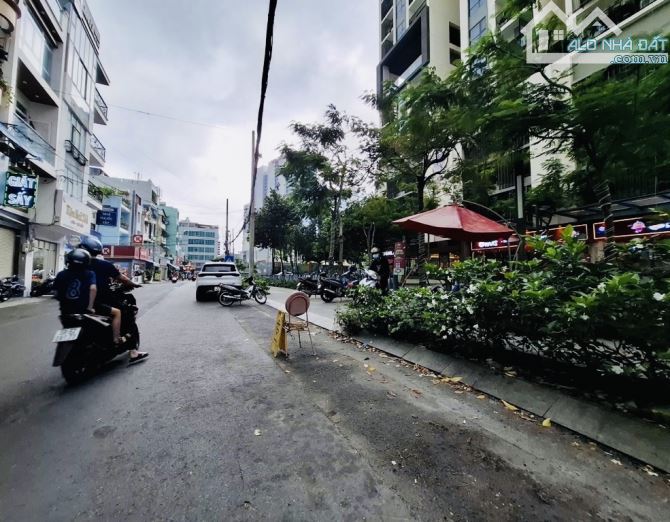 BÁN NHÀ QUẬN 10 ĐƯỜNG 3tháng2 BÊN HADO CENTROSA. HẺM NHỰA 6m,DT 59m2-3TẦNG- GIÁ 9,99 tỷ