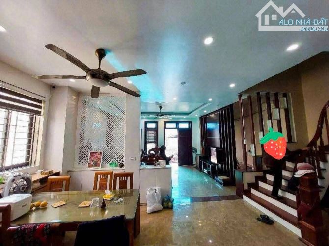Căn biệt thự 3 tầng Tự Khoát, Ngũ Hiệp  Thanh Trì ,Diện tích: 125,2m (sổ đỏ 130m)