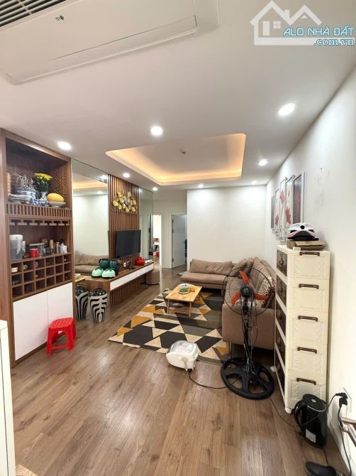Bán gấp căn CC tầng trung, 70m2, tòa An Quý Hưng