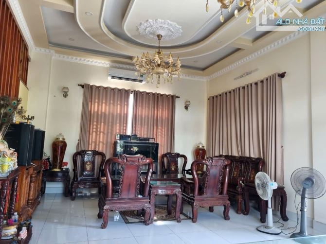 Bán biệt thự đường Nguyễn Văn Lưu (1B cũ) kdc Nam Long, Tp Cần Thơ.