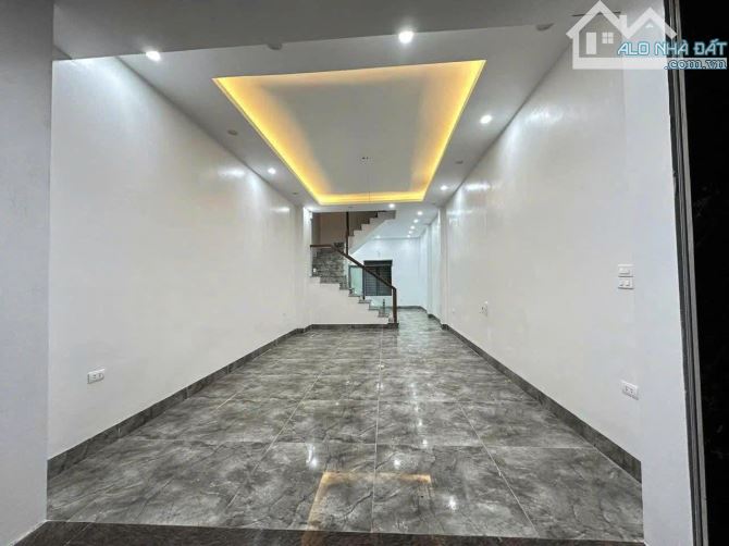 Cho thuê nhà 52m2*4T ngõ 1160 Đường Láng, Đống Đa