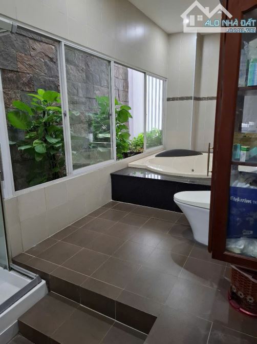 BÁN TÒA NHÀ CĂN HỘ DỊCH VỤ 6 TẦNG 33 PHÒNG - VĂN CHUNG, P.13, Q.TÂN BÌNH GIÁ BÁN26.5 TỶ