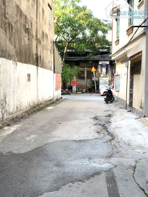 Bán đất tặng nhà 4 tầng , 4 ngủ  ô tô 7 chỗ vào nhà , ở phố Lương Khánh Thiện - Tân Mai ,