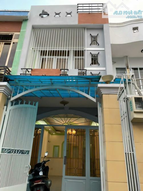 Bán Nhà Mặt Tiền Lạc Long Quân – P.5, Quận 11, 65m2(3,6x18), 6.1Tỷ, 2Tầng