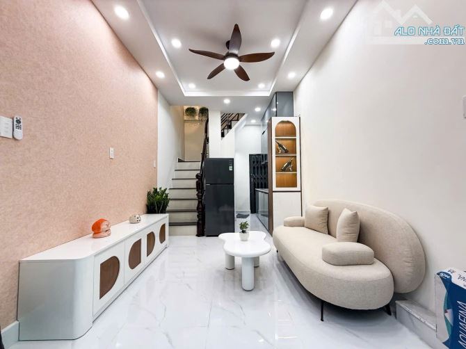 Bán Nhà Phú Nhuận - Mới Ở Ngay - Sát Hẻm Xe Hơi - 2 Tầng - Full Nội Thất - Chỉ 3.05 Tỷ