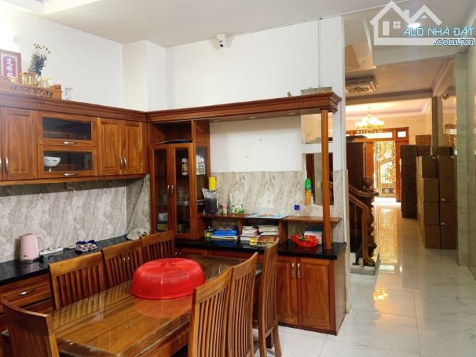 Bán nhà Đường 28, Bình Trưng Đông, Q.2 - 90m2, 4 tầng, 5PN, Sổ Hồng - Giá 9.1 tỷ.
