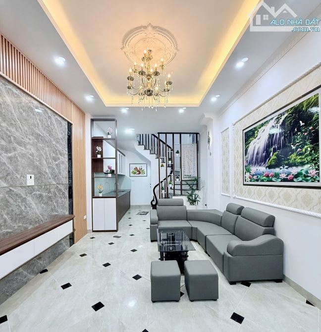 Bán nhà Cự Khối, Long Biên 35m2, 4 tầng, ô tô vào nhà, 5.3 tỷ