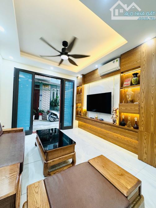 BÁN NHÀ ĐẸP – NGỌC THỤY, LONG BIÊN – Ở NGAY, DT: 38.5m2, giá: 8.2 tỷ có ra lộc