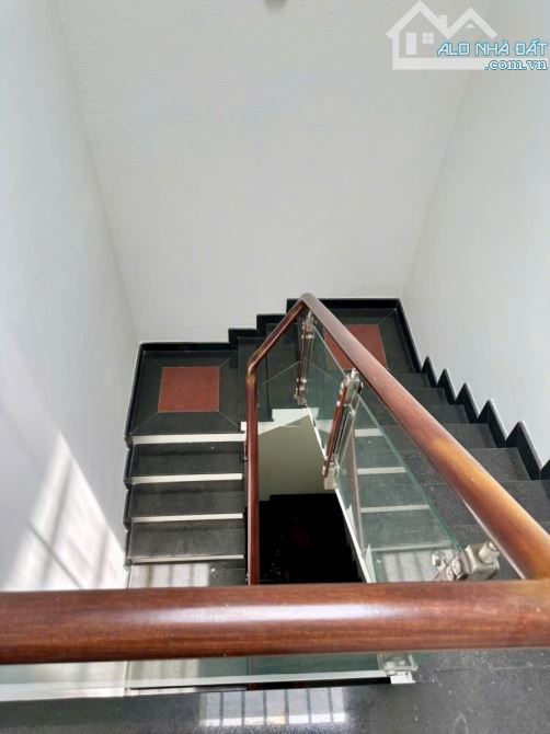 Bán nhà quận 2 (120m2),4 tầng dòng tiền 35tr/1 tháng giá chỉ 7,1 tỷ