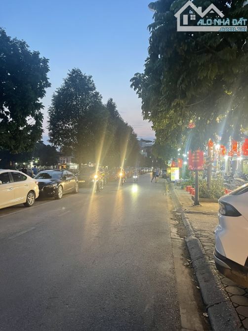Bán nhà Khương Đình  gần hồ,  Dt 61m2, 5t, Mt 4m, ô tô tránh, kinh doanh.