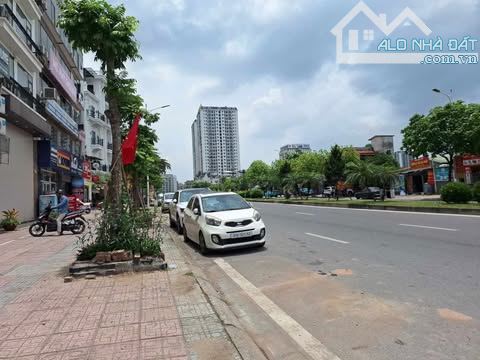 Hiếm, Bán Đất Ngõ 217 Bồ Đề, Hồng Tiến, 82m2, MT6.8m, Phân Lô, Ô Tô Thông, Gần Phố