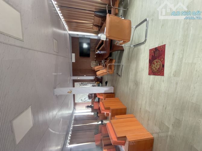 KHO XƯỞNG BA TẦNG ~250m2 (20x13m), cần bán nhanh