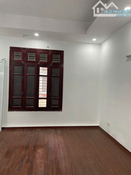 Cho thuê nhà ô tô, kd, vp, Nguyễn Khánh Toàn, Cầu Giấy, 80m2, 5 tầng, 42tr