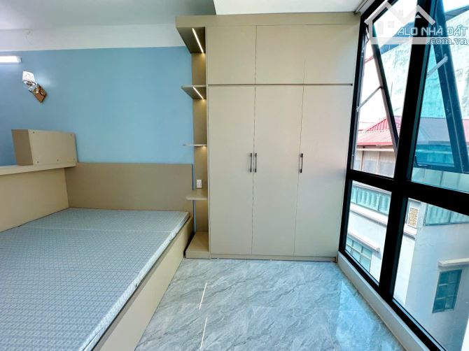 Cho Thuê CCMN 136 Chùa Láng Đống Đa 30m2 Studio Cửa Sổ Ban Công Giặt Riêng Thang Máy 14P