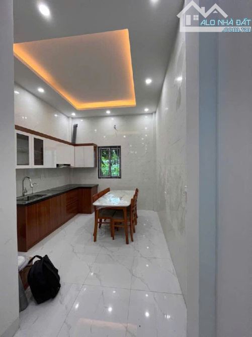 TRUNG TÂM ĐÔNG MỸ - MẶT TIỀN THOÁNG MÁT - GẦN NHIỀU TIỆN ÍCH