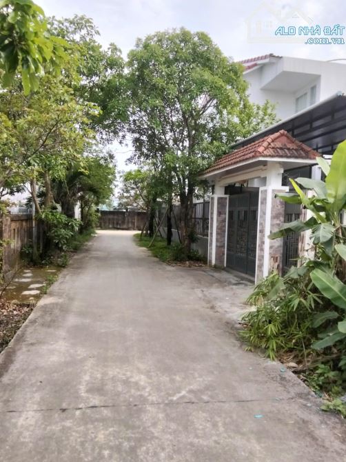 Lô đất đẹp Lại Thế bên cạnh sân Bóng. P Phú Thượng. TP Huế. Hướng Đông 22,5trm2