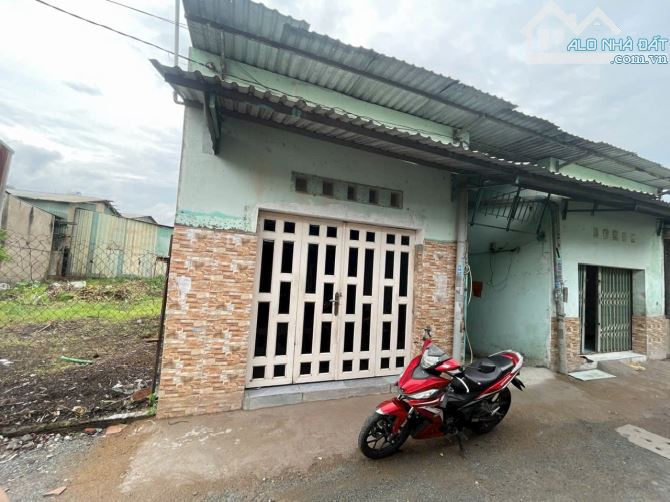 NHÀ CẤP 4, 10x21, TRỌ 10 PHÒNG, HẺM 5M, DĨ AN, GIÁ 3 ĐỒNG TL