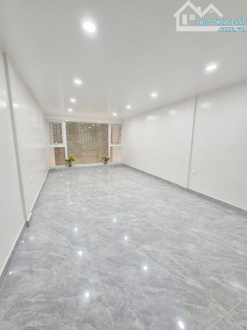 Ngõ 73 Nguyễn Trãi 6 tầng thang máy, gara ô tô 62m đẹp long lanh 20.5 tỷ.