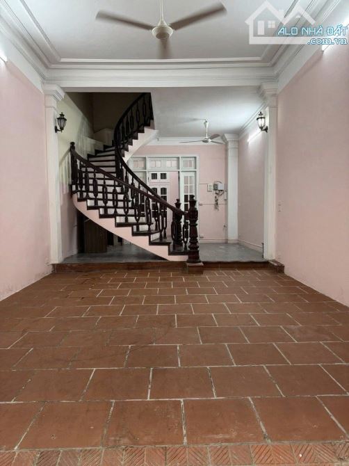 Cho thuê nhà nguyên căn ngõ 371 Kim Mã, Ngọc Khánh, Ba Đình. DT 70m x 3 tầng, giá 25tr