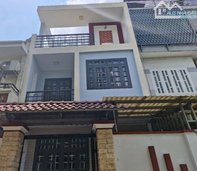 Nhà 3 tầng 67m², ngang 5.2m, hẻm xe tải thông, gần BV Thủ Đức, giá 5.9 tỷ