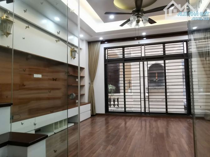 Cho thuê nhà ngõ Phố Thái Hà,Trung Liệt, Đống Đa. DT 30m x 5 tầng, giá 20tr