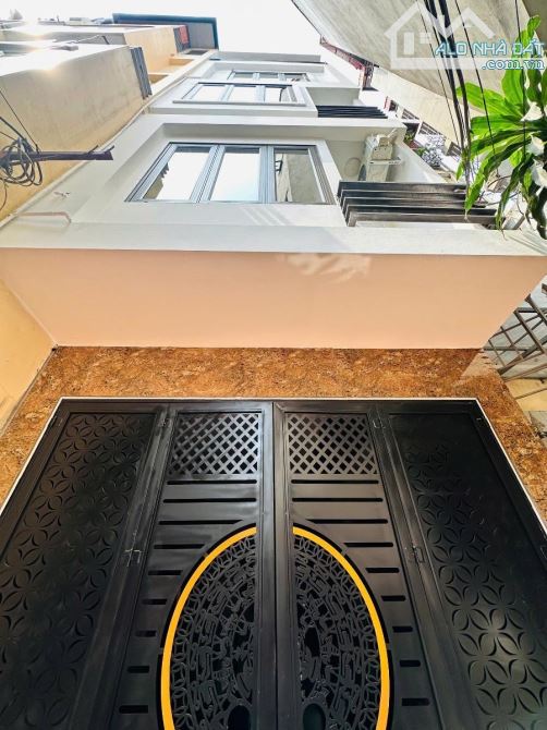 HIẾM- NHÀ ĐẸP  TRUNG TÂM CẦU GIẤY 35M - MT 3.8M- 5 TẦNG- NHỈNH 8 TỶ - PHẢI THẬT NHANH.